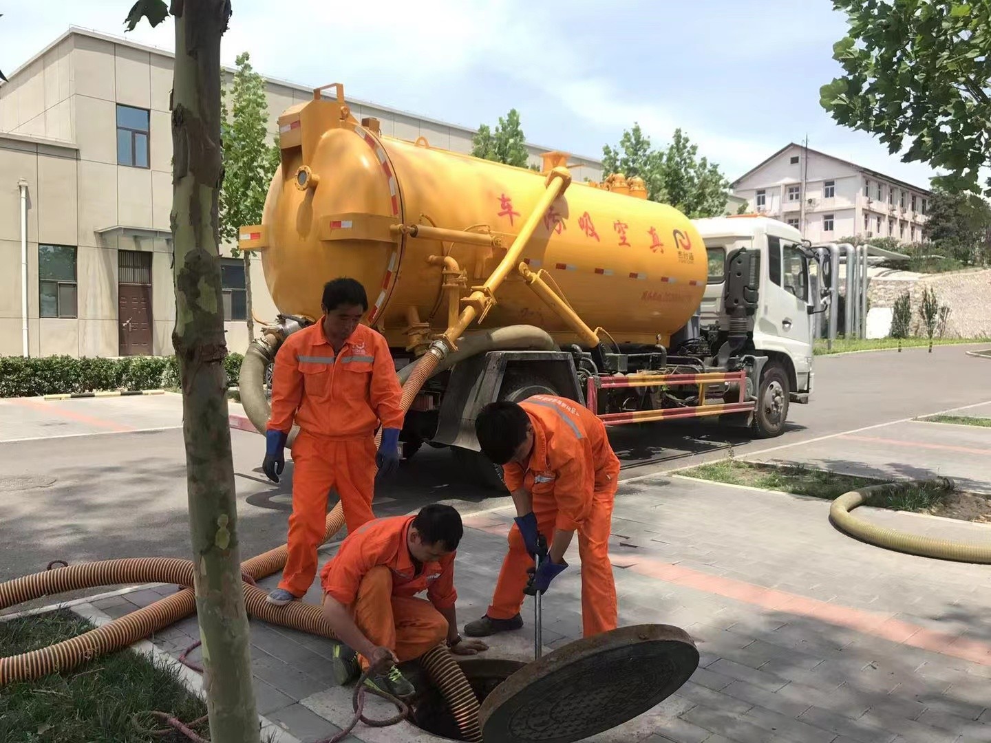 坊子化粪池清理与5-8吨吸粪车施工效率分析